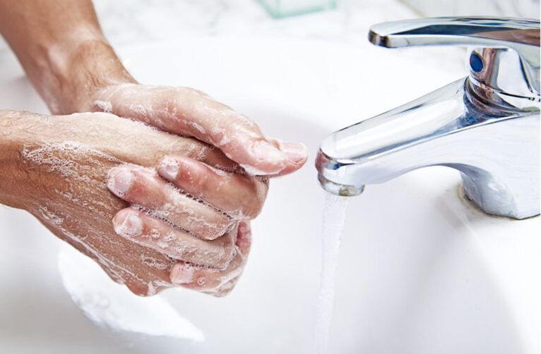 handen wassen om parasitaire infectie te voorkomen